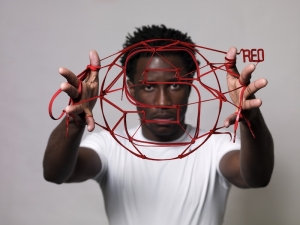 Bony dnes proti Eindhovenu v červených tkaničkách jako Drogba 