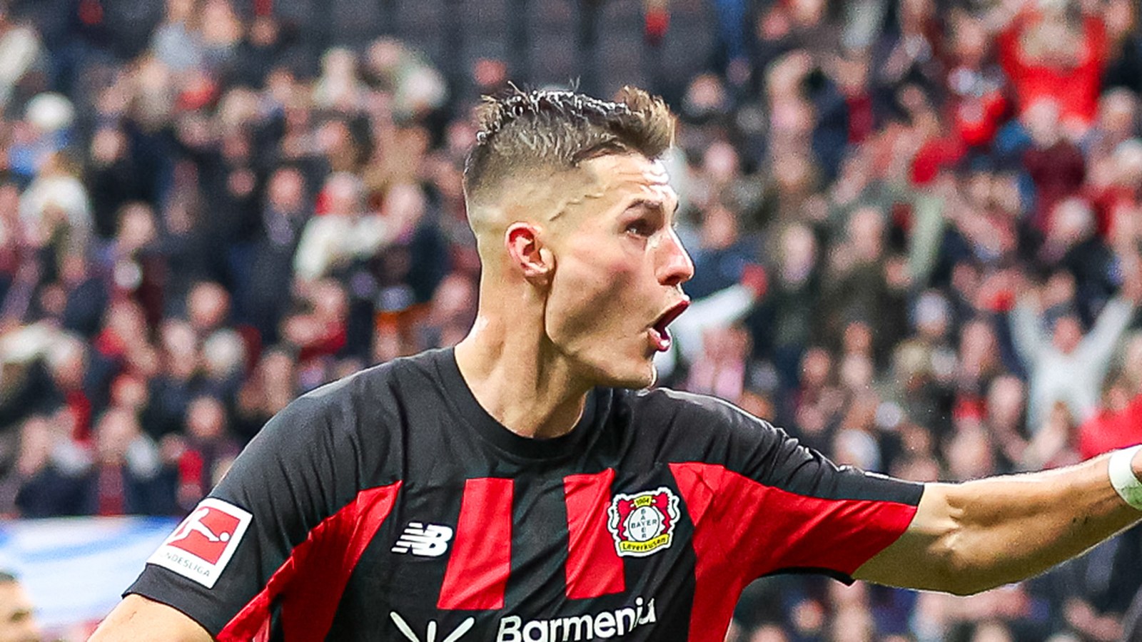 Útočník Bayeru Leverkusen Patrik Schick se raduje z gólu v bundeslize proti Freiburgu.