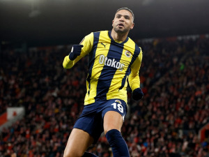 Dominance, mraky šancí, ale body žádné. Slavia doma podlehla Mourinhově Fenerbahce