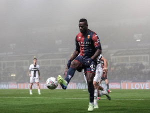 Šoumen Mario Ballotelli zase kontroverzně baví: Je na odchodu z Janova jen 58 dní poté, co do klubu přišel