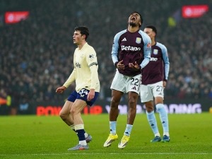 Aston Villa pohrdl šancí od Arsenalu. Everton z Villa Parku odváží všechny body