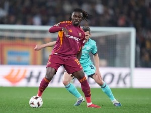 Chelsea potřebuje podepsat do konce okna záložníka. Touží po hvězdě AS Řím za 60 milionů eur
