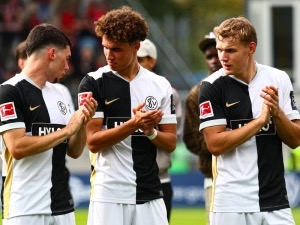 Tři příběhy bundesligového víkendu: návrat Schlotterbecka, pohádka Elversbergu a Gosens proti Unionu