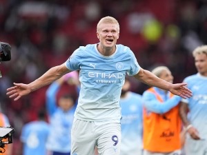 Bizarní derby o Manchester má dohru. Gól Haalanda neměl platit