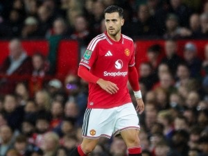 United po historickém kolapsu vypadli z Carabao Cupu. Dalot schytal kritiku: „Začal se schovávat“