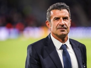 Zrada se prostě neodpouští: Barcelona odmítla lukrativní miliony od banky kvůli Luisi Figovi