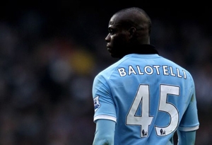 Balotelli tvrdí, že městská derby Manchesteru budou největší na světě