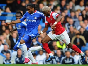 Preview 10. kola Premier League: Arsenal čeká těžký boj na Stamford Bridge, Manchester se utká s Evertonem