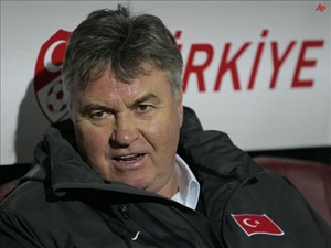 Guus Hiddink naznačil své další kroky v kariéře  a následně byl odvolán