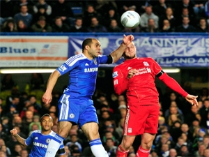 Carling Cup: Liverpool porazil na Stamford Bridge Chelsea, Arsenal podlehnul City a United překvapivě vypadli s Crystal Palace