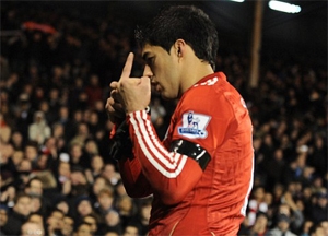 Suarez by zasloužil nakopat, řekl Koscielny