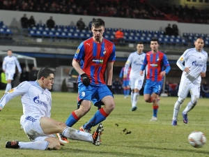 Postup německého klubu vystřílel Huntelaar: Schalke - Plzeň 3:1, po prodloužení
