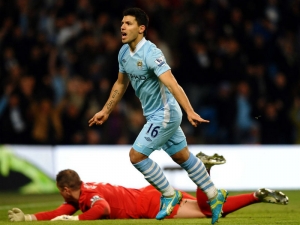 Manchester City neměl sebemenší problémy s Blackburnem a díky vítězství se udržel na čele Premier League
