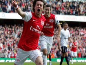 Liga mistrů: Skvělý první poločas Arsenalu k postupu nestačil, s AC Milán postupuje také Benfica