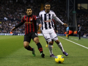 City budou dohánět body doma s WBA, United cestují na DW Stadium, kde se utkají s Wiganem