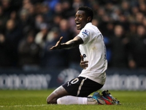 Emmanuel Adebayor míří nastálo do Tottenhamu