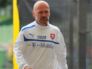 Na Bulhary se stejnou sestavou, ale zřejmě jen s jedním útočníkem