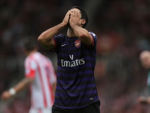 Arteta bude hrát defenzivněji, určil Wenger. Konečně, raduje se hráč