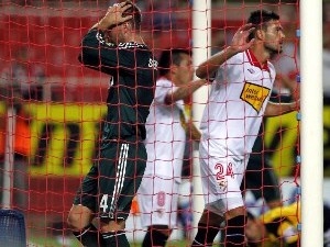Další zmar mistra a ztráta v boji o titul: Sevilla - Real 1:0