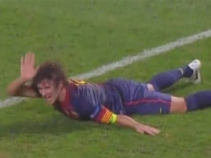 Smolař Puyol si ošklivě poranil ruku, chybět bude 8 týdnů