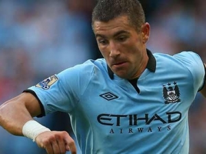 Kolarov by mohl odejít z Manchesteru, zájem prý má Juventus