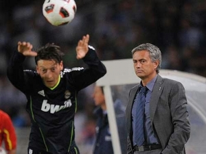 Pravda o vztahu Özil - Mourinho