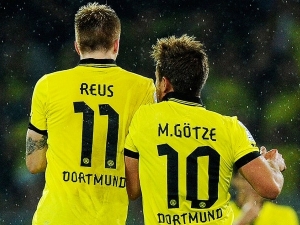 Borussia dlouho vedla, Real spasil Özil