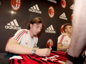 Rossoneri zvítězili ve Veroně brankou Montoliva