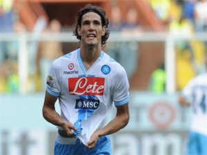 Souhrn 15. kola Serie A: Brankostroj řídili Cavani, Inler, Paloschi i Destro, Sampdoria urvala u fialek bod