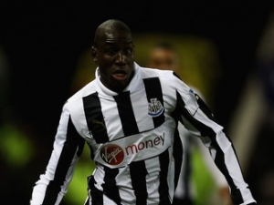 Demba Ba v hledáčku Arsenalu