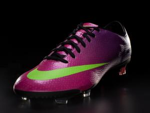 Nové kopačky Nike Mercurial Vapor IX přináší díky novým technologiím výbušnou rychlost pro nejrychlejší fotbalisty planety 
