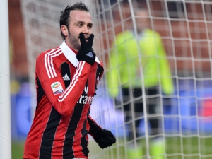 Rossoneri dohrávali v deseti, z Janova ale vezou tři body