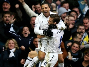 Londýnské derby ovládl Tottenham, Arsenal ztrácí na Ligu mistrů pět bodů