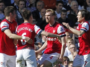 Souhrn posledního kola PL: Tottenham přišel o naději, Ligu mistrů si zahraje Arsenal