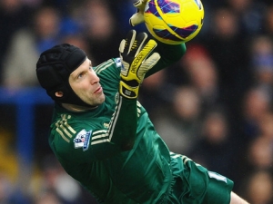 Čech doléčil rameno a poprvé naplno trénoval s Chelsea