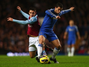 Preview 37. kola PL: Chelsea čeká Aston Villa, Spurs navštíví Britannia Stadium