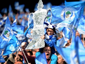 Wigan Athletic slaví senzační vítězství v FA Cupu