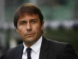 Conte zůstává, na řadě jsou posily