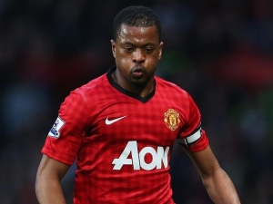 Pokud na Old Trafford přijde Baines, Evra končí