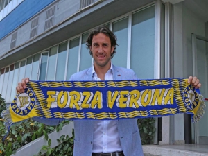 Hellas šokoval AC Milán, Juventus díky Tévezovi vstoupil do ligy vítězně