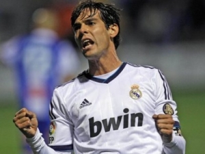 Kaká přiletěl do Milána, zítra by měl podepsat smlouvu
