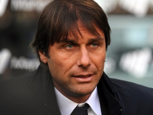 Conte by měl zůstat v Turíně hodně dlouho, radí Trapattoni