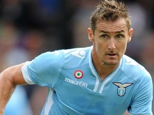 Za vítězný gól v derby mi v Římě líbali nohy, vzpomíná Klose