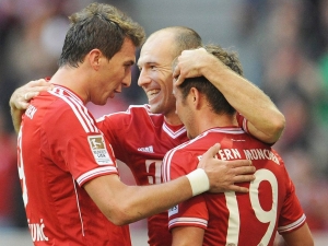 Bayern si jednoznačně poradil s Mainzem, Dortmund jen těsně zdolal Hannover