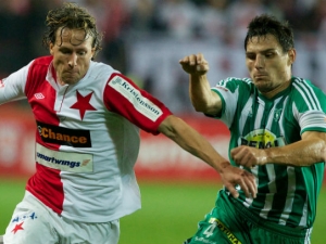 Slavia poprvé doma vyhrála, Dukla napravila zaváhání ze Sparty