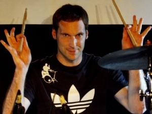 Petr Čech hrál se slavným bubeníkem kapely Queen
