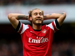Dánský útočník Bendtner se stěhuje z Arsenalu do Wolfsburgu 