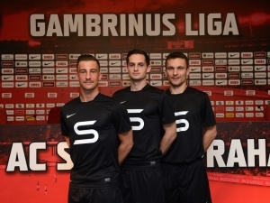 Sparťanští fotbalisté večer nastoupí k utkání s Boleslaví ve slavnostních černých dresech