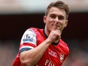 Souhrn 13. kola PL: Arsenal, Chelsea i Manchester City zvítězili, Liverpool nestačil na Hull