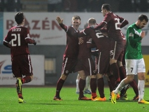 Sparta veze z Jablonce výhru 3:2, Dukla zvítězila v Olomouci